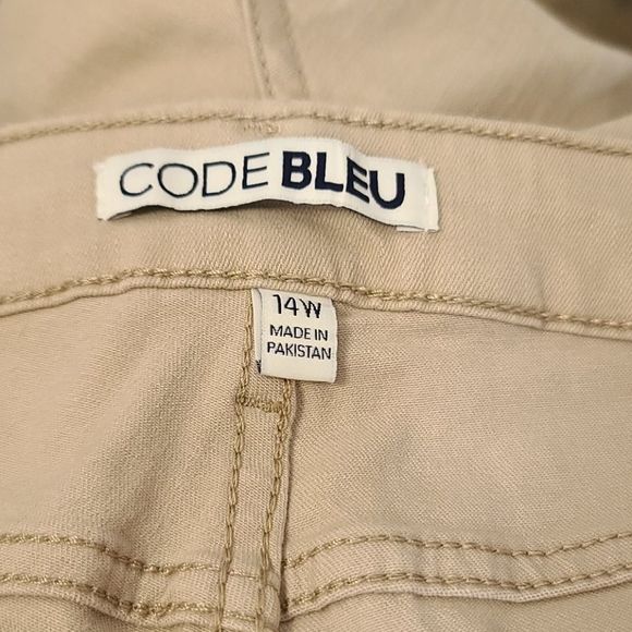 PLUS SIZE CODE BLUE CLASSIC CAPRI PANTS - Picture 10 of 13